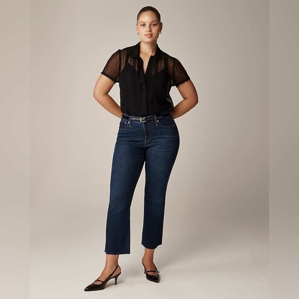 NWT J. Crew Petite Curvy Mid-Rise Cropped Kickout Jean w/ Raw Hem, Stretchy, 32P